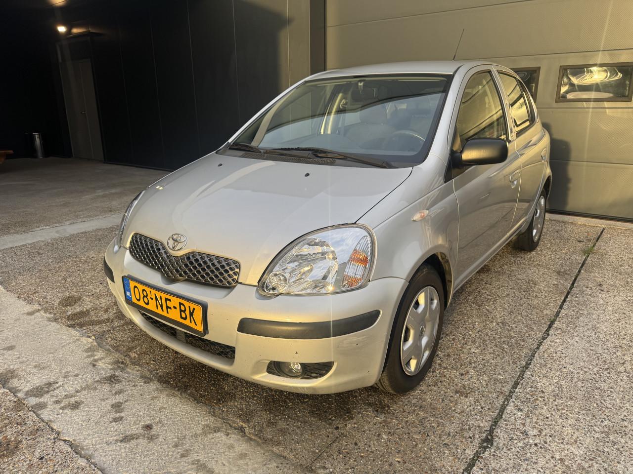 Toyota Yaris 1.3 VVT- i 5DR 2003 Zilver Apk Nap