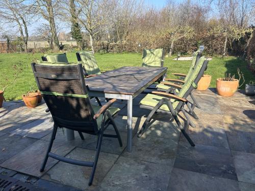 7 Delig tuinset met bijna nieuwe kussens