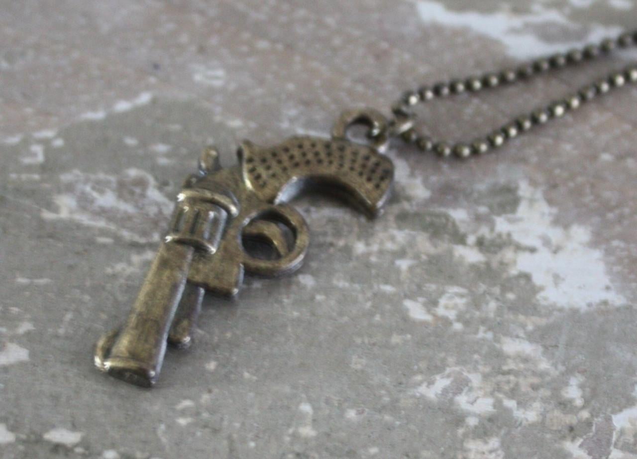 Koper kleurige ketting met pistool hanger