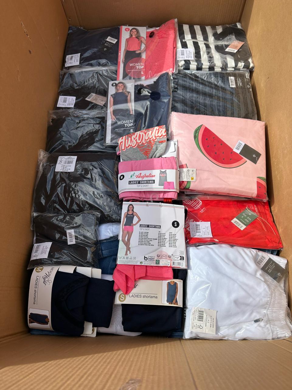 Nieuwe kleding (dames, kinderen, heren) €2 per stuk