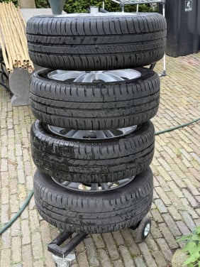 Lichtmetalen velgen incl. zomerband