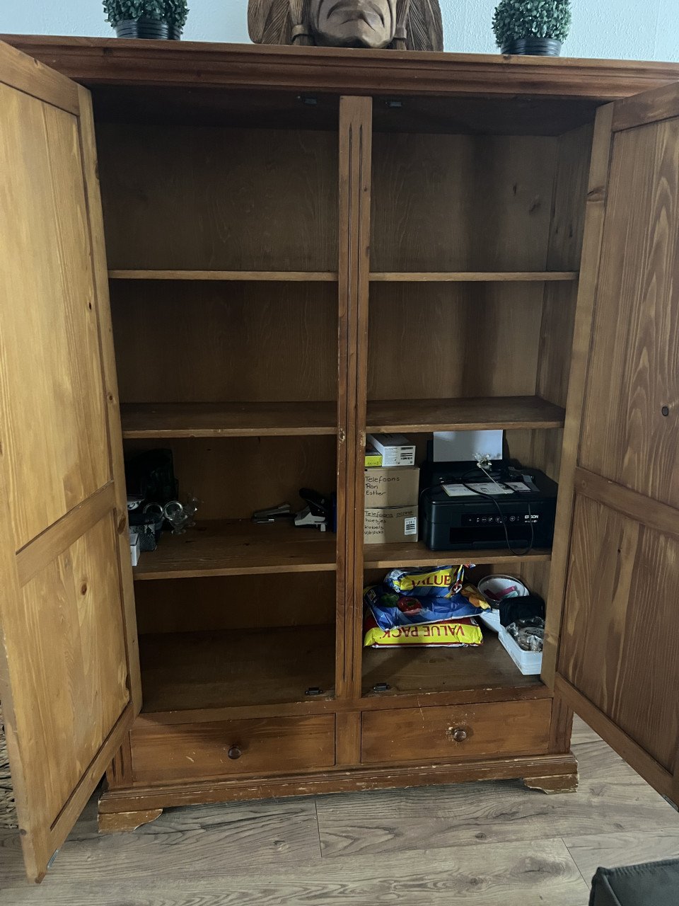 Grenen kast.  VERKOCHT