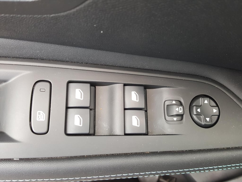 Peugeot 3008 1.6 plug-in hybrid 225pk allure pack business automaat navigat