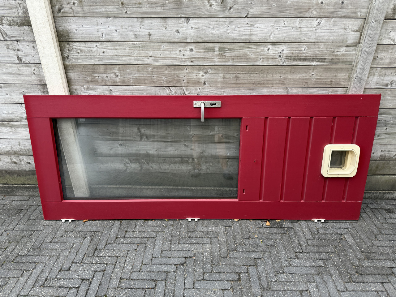 Achterdeur met kattenluik (werkt op chip)