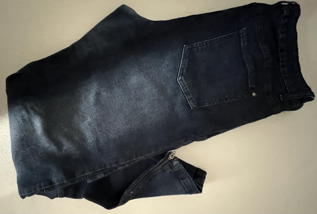 Spijkerbroeken zwart en blauw