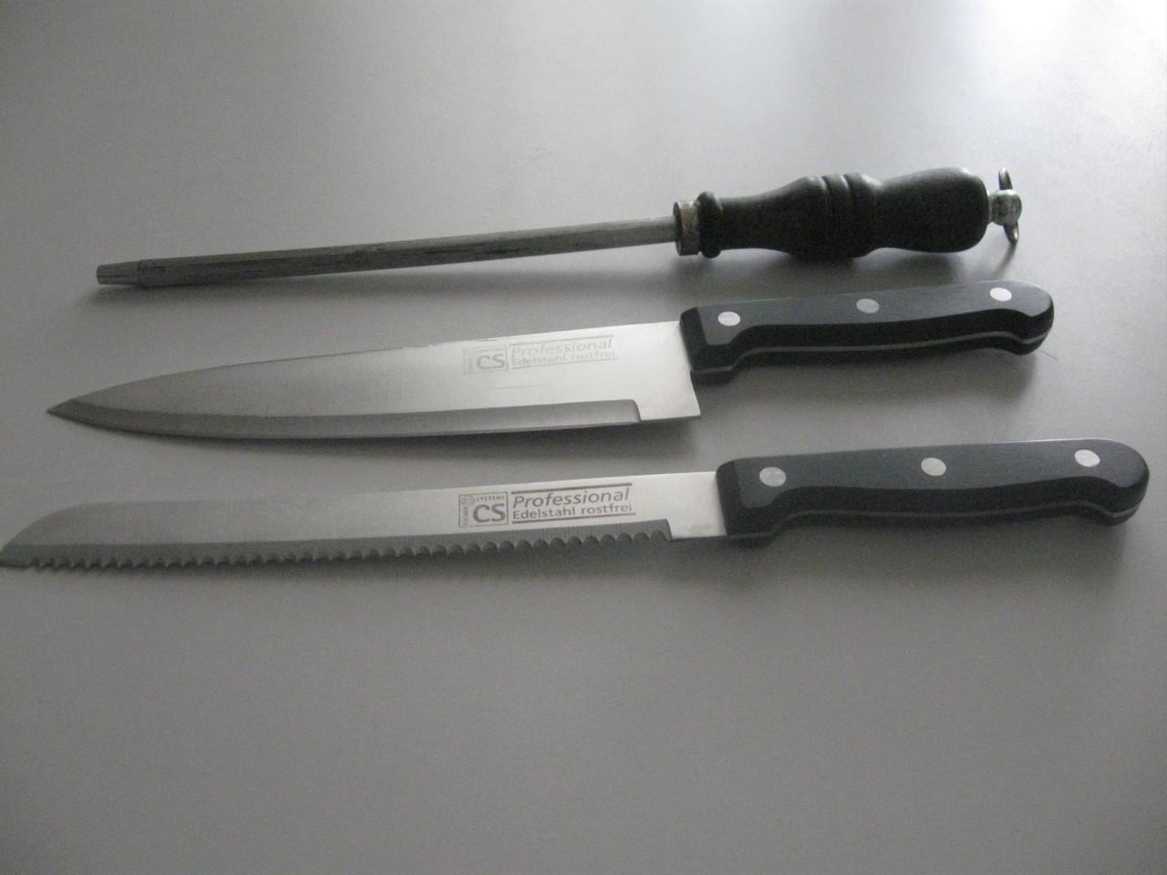 2 Keukenmessen + aanzetmes