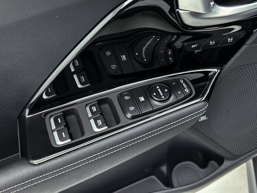 Kia E-niro executiveline 64 kwh | schuif-/kanteldak | 3-fase | jbl | stoelk
