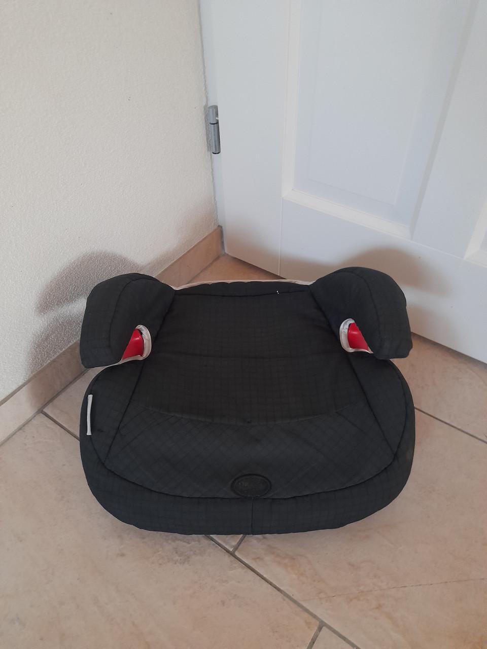 Stoelverhoger voor in de auto ( in goede staat )