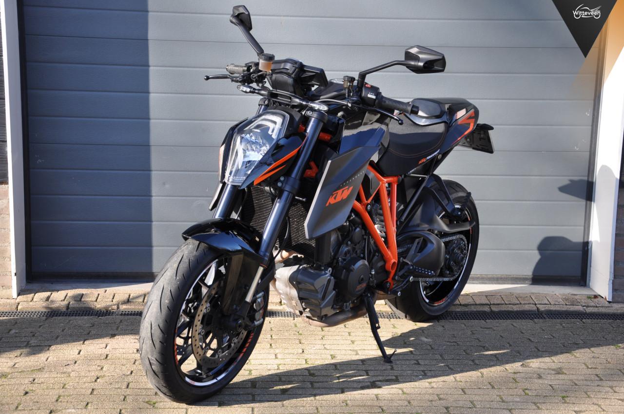 KTM 1290 SuperDuke R Akrapovic, Nederlandse motor