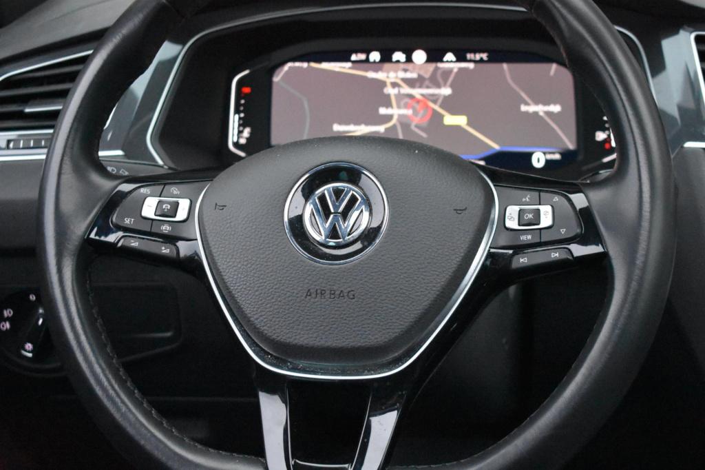 Volkswagen Tiguan 1.5 tsi act r-line | trekhaak | camera | dealer onderhoud