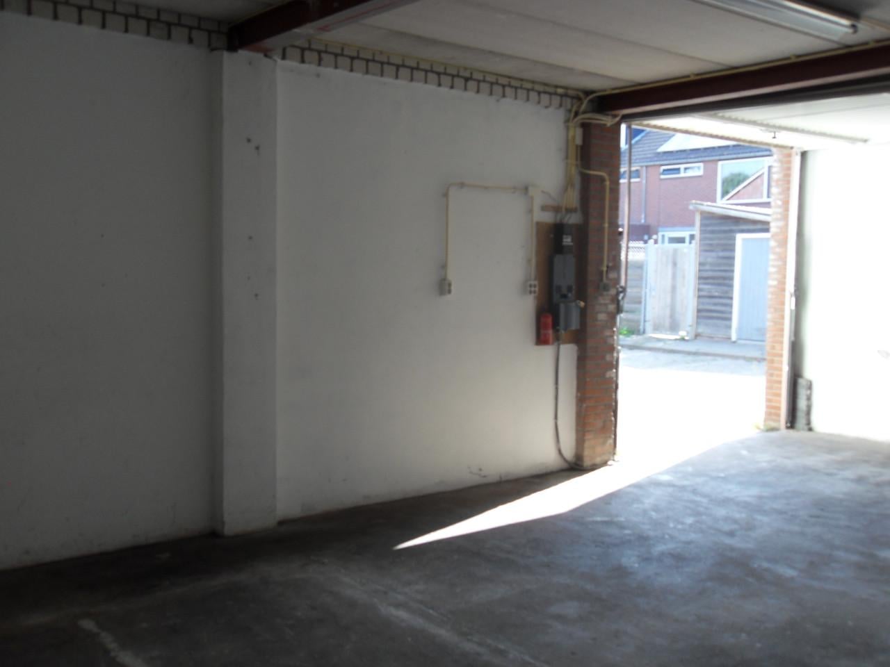 Te koop 3 dubbele extra hoge garagebox in Oost-Souburg