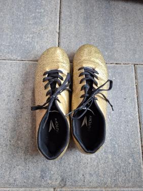 Voetbalschoenen maat 37