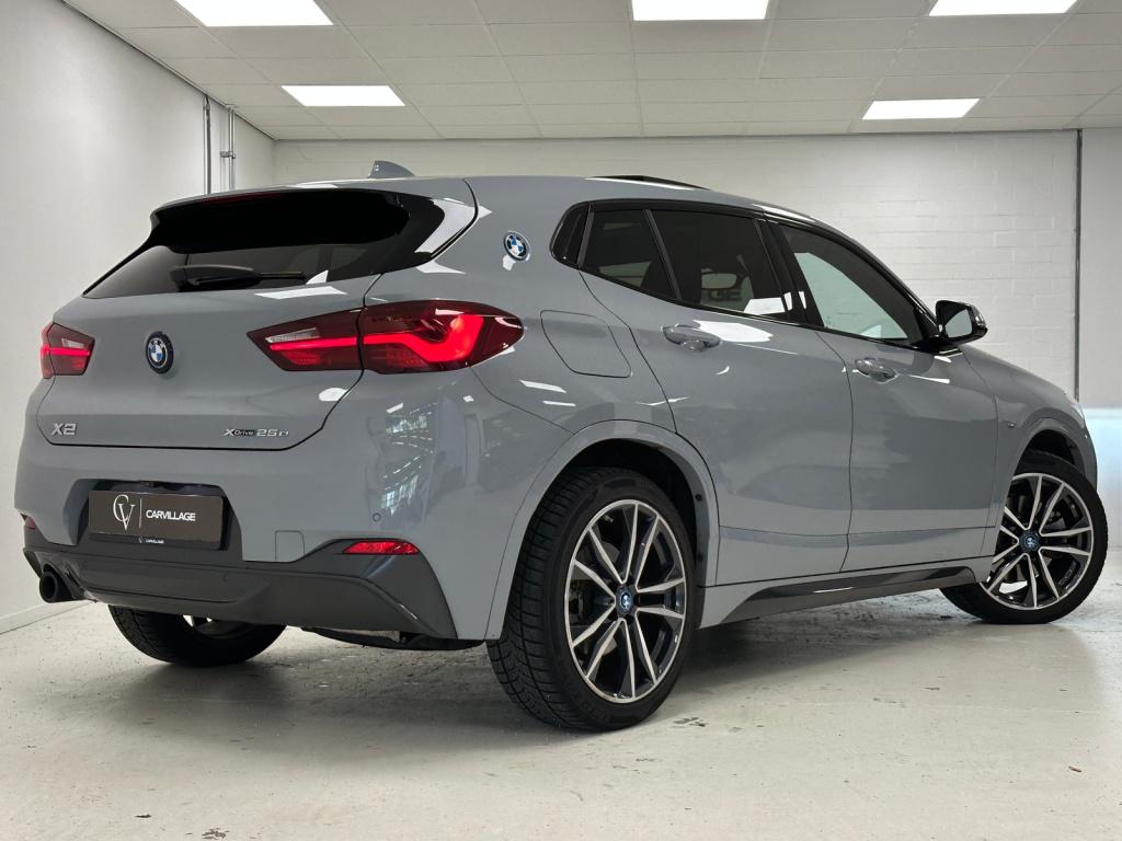 BMW X2 xdrive25e m-sport x | brooklyn grau | panoramadak | memory stoelen |