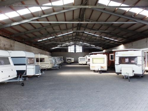 Ruim aanbod tourcaravans met en zonder geldig kentekenbewijs te koop