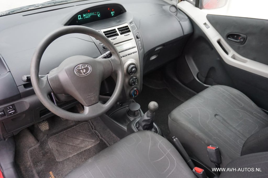 Toyota Yaris 1.0 vvti acces