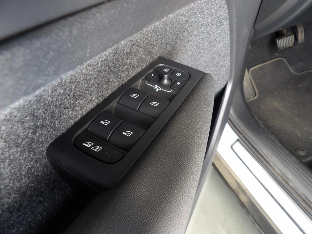 Volvo XC40 t5 plug-in hybrid 262pk aut plus dark