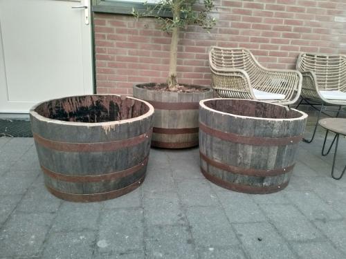 Eikenhouten kuipen, zware bloembakken