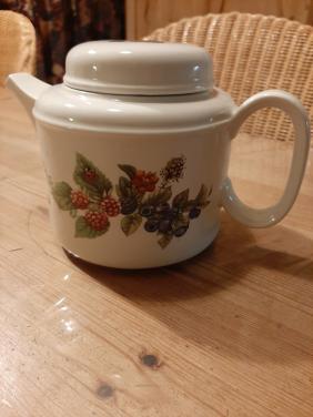 MARJOLEIN BASTIN , LIBELLE  - THEEPOT MET DEKSEL