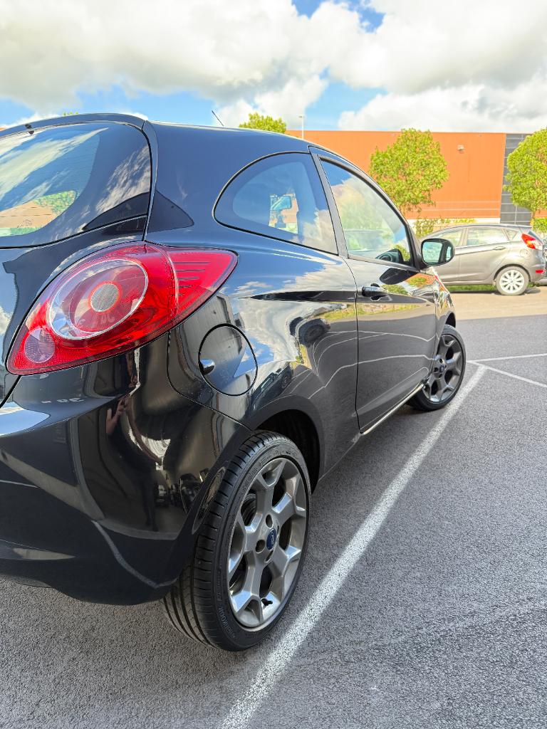 Ford KA 1.2 titanium - airco - nieuwe distributie