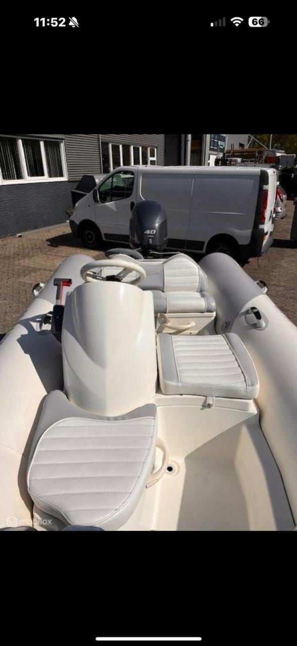 Zodiac met stuurconsole en 40 pk 4-takt yamaha buitenboordmotor