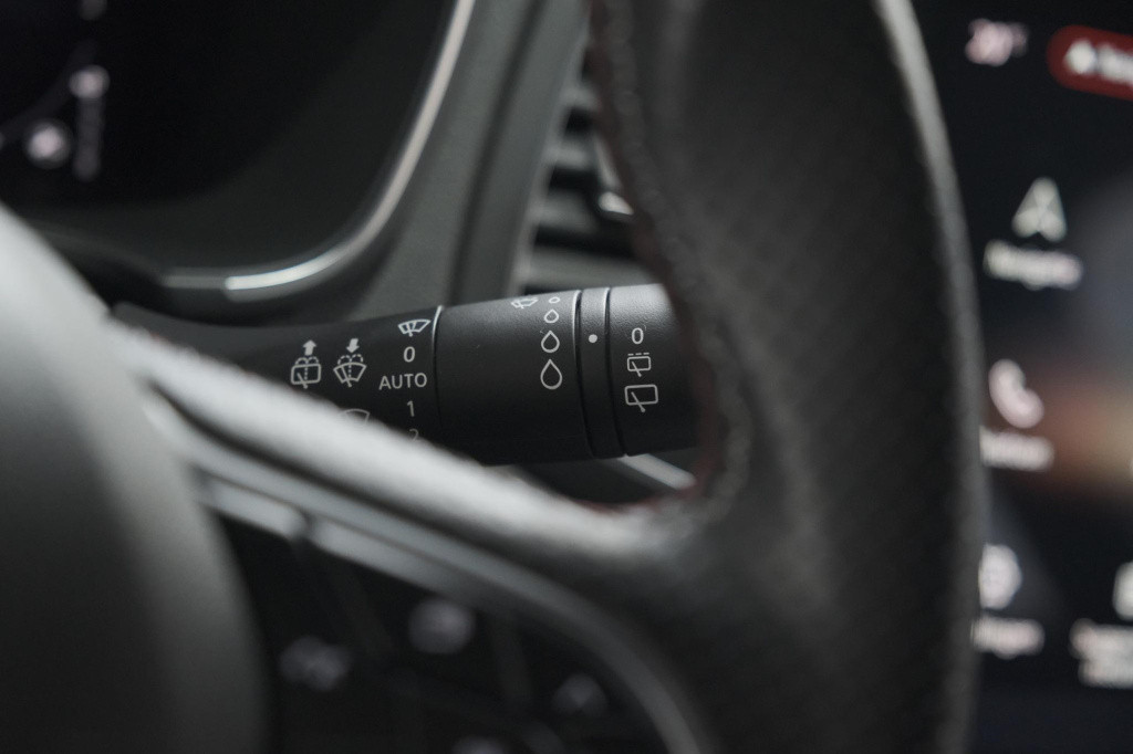 Renault Megane 1.6 plug-in hybrid 160 r.s. line | camera | head-up display 