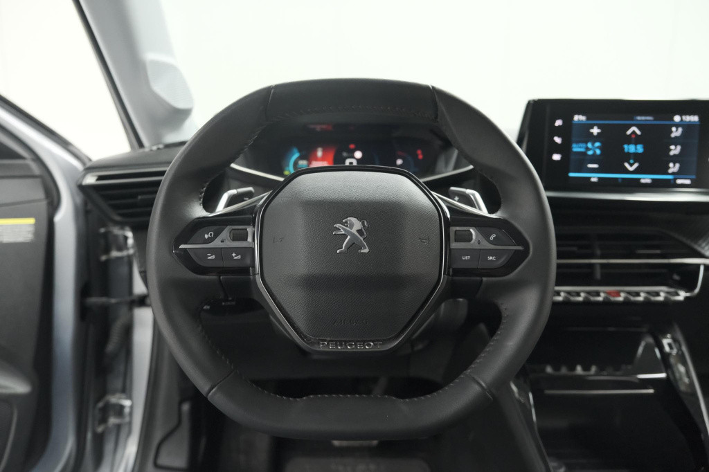 Peugeot 208 puretech 100 eat8 allure pack | camera | apple carplay | parkee