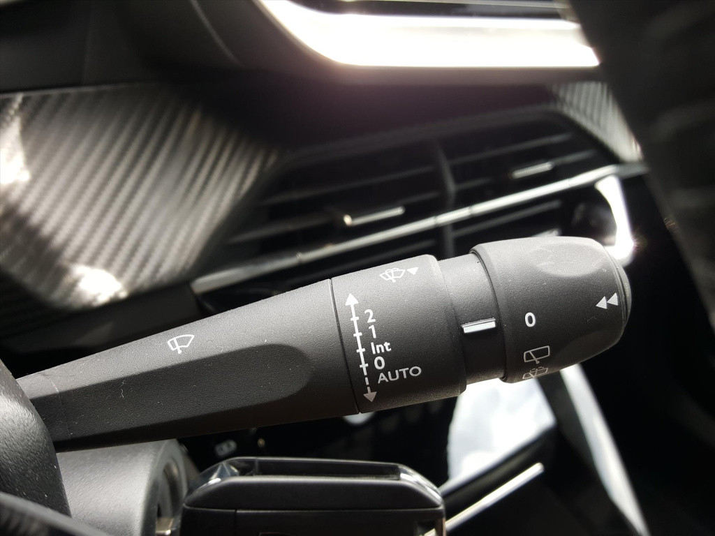 Peugeot 2008 allure 1.2 puretech 100pk navigatie | achteruitrijcamera | app