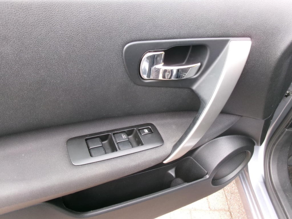 Nissan Qashqai 1.6 acenta airco, nav., camera, trekhaak, pdc