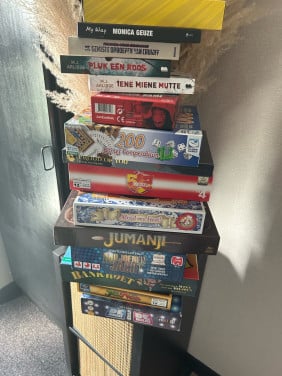 Diverse bordspellen en Boeken