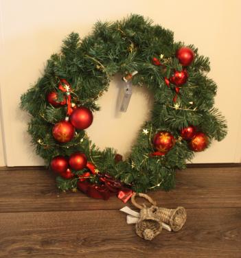 Nep krans voor op te hangen voor buiten of binnen gebruik