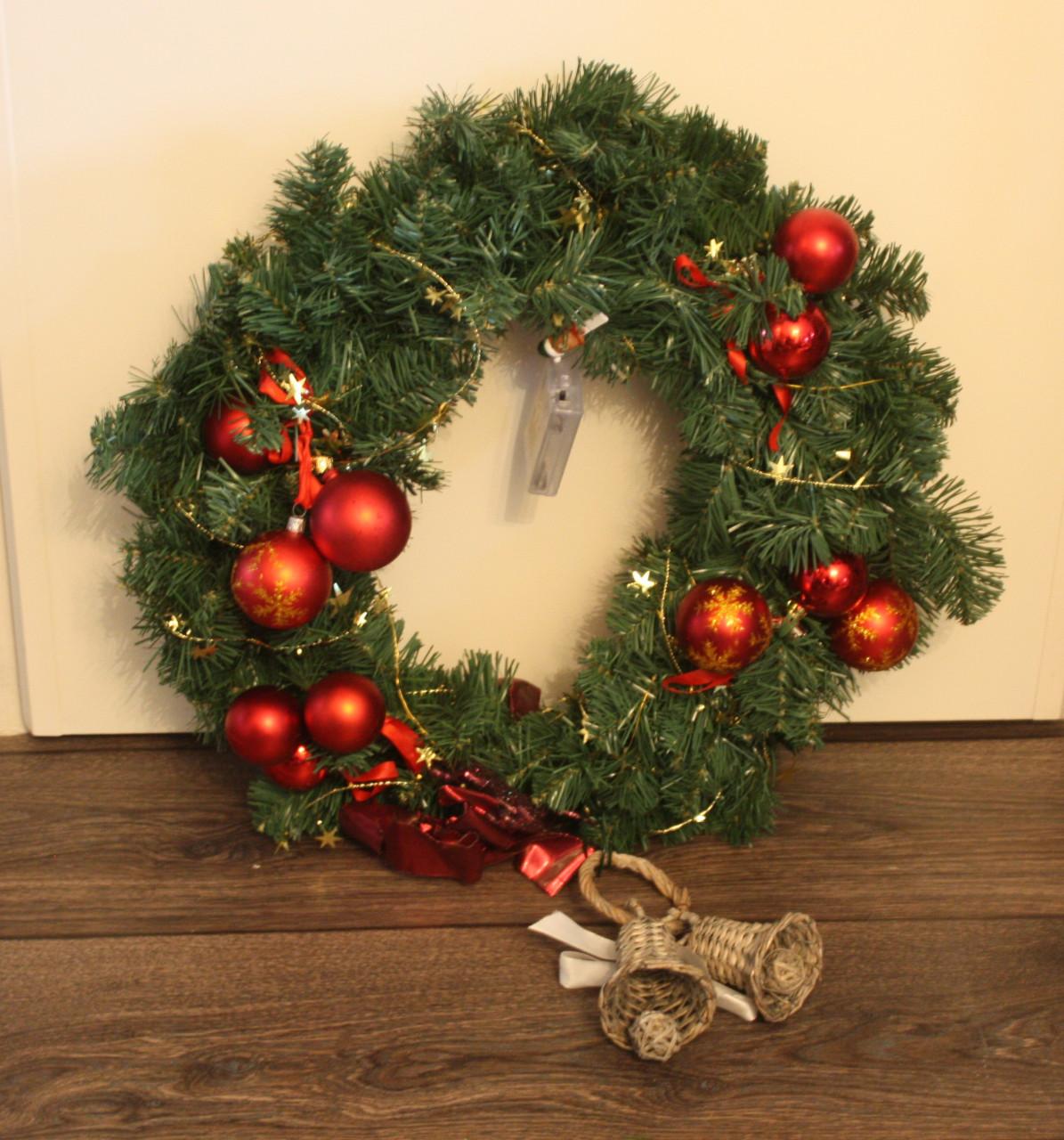 Nep krans voor op te hangen voor buiten of binnen gebruik