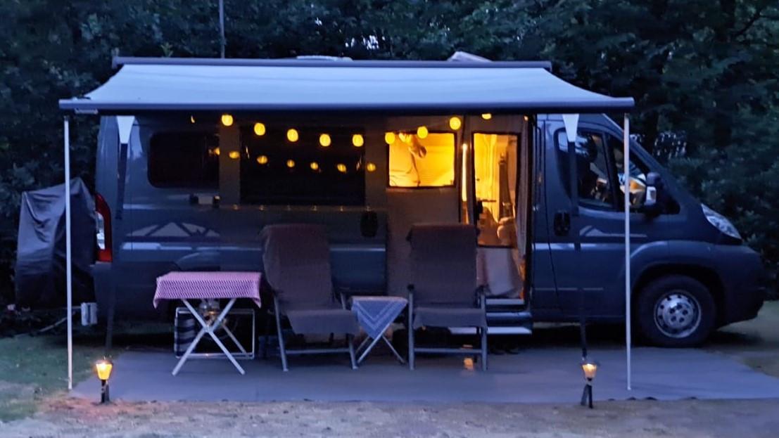 Pössl 2Win 600 | Buscamper | Automaat | Veel extra's