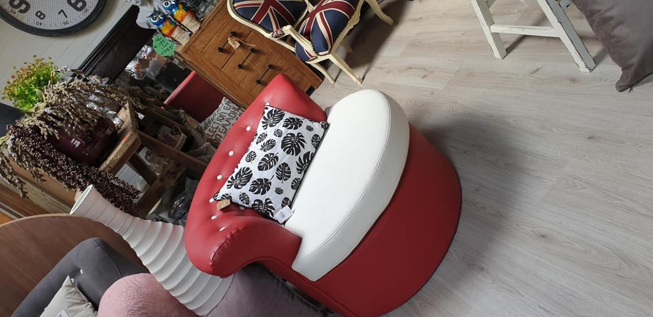 DECO. VERLICHTING, BANKEN, STOELEN, KASTEN, ENZOVOORT.....LOOP EENS