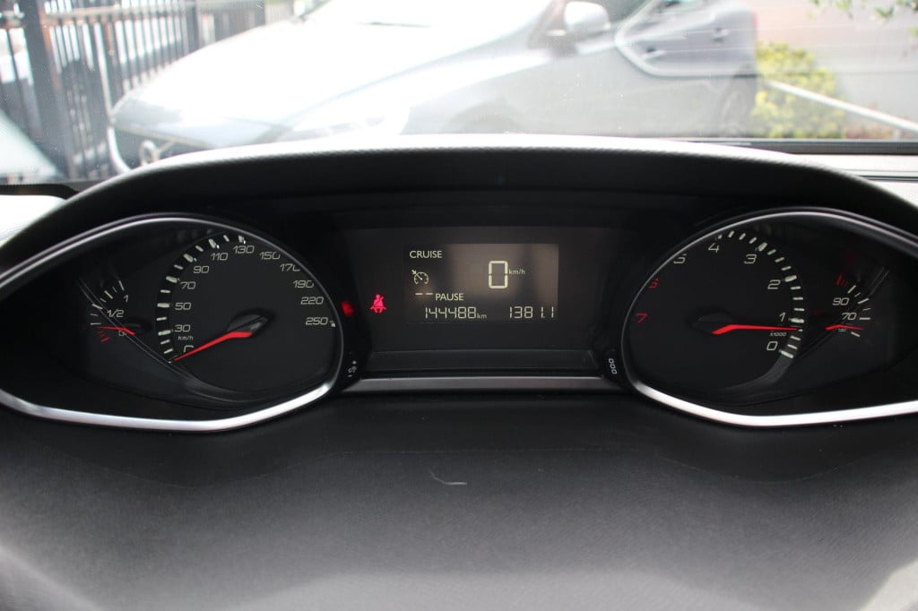 Peugeot 308 1.2 puretech active - cruise - navi - pdc - dis.riem 2024 v.v.!