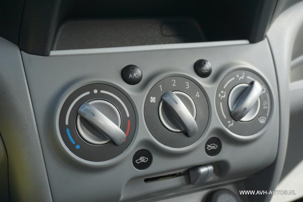 Nissan Pixo 1.0 acenta