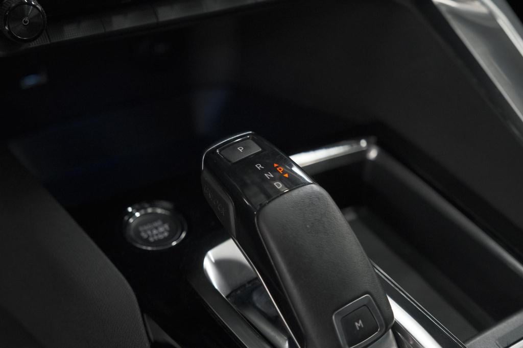 Peugeot 3008 puretech 130 eat8 allure | camera | stoelverwarming | apple ca