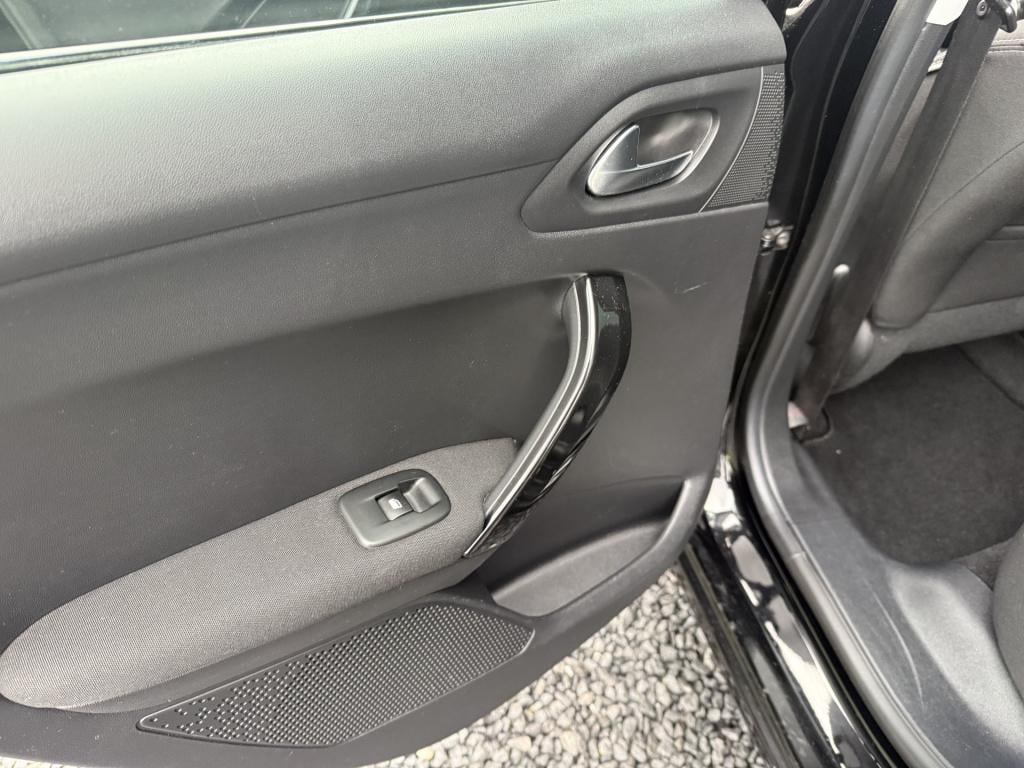 Peugeot 208 1.2 puretech blue lease executive 5-drs