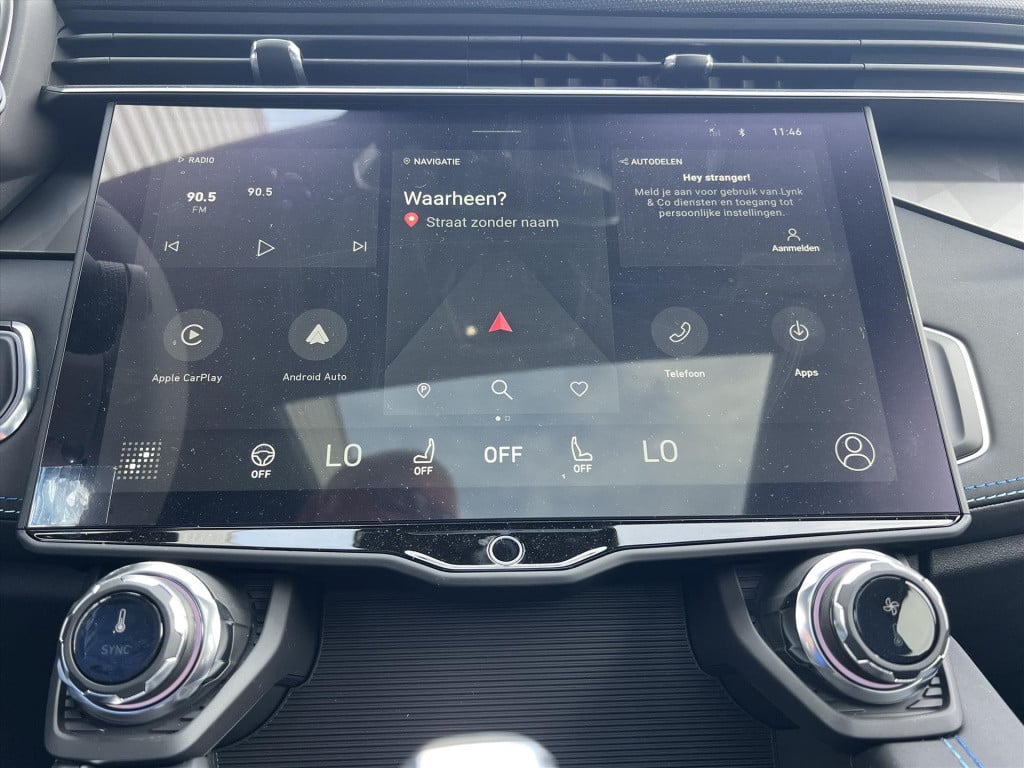 Lynk & Co 01 1.5 261pk plug in hybrid , panodak , stuurverwarming , adaptiv