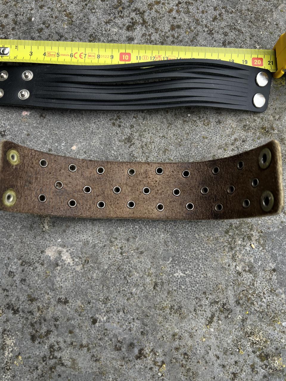 2 leren armbanden