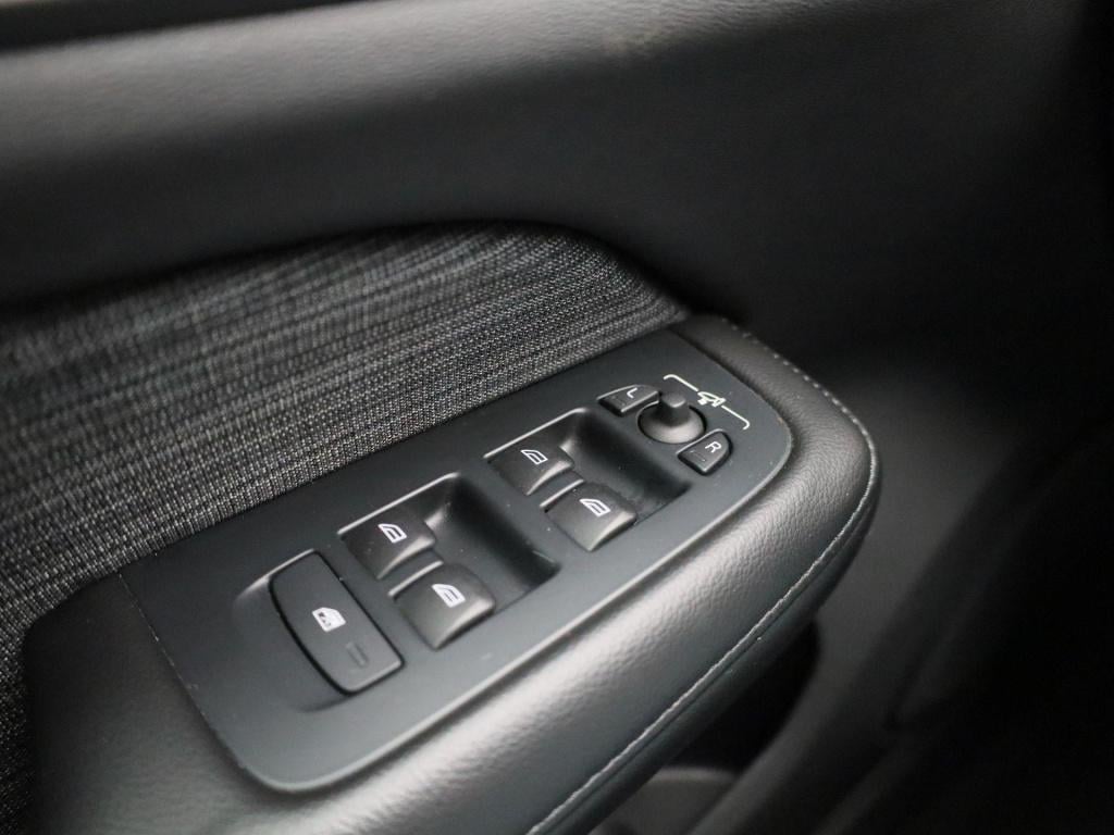 Volvo V60 2.0 b3 momentum business | automaat | virtual cockpit | dab | led