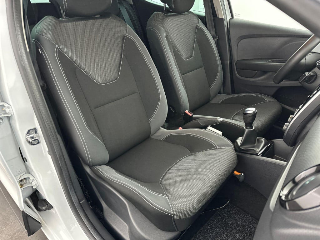 Renault Clio 0.9 tce zen | leuke eerste auto! | dealer onderhoud | navigati