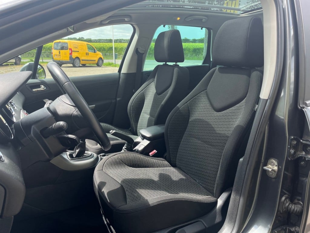 Peugeot 308 1.6 vti millesim 200 panodak, navi