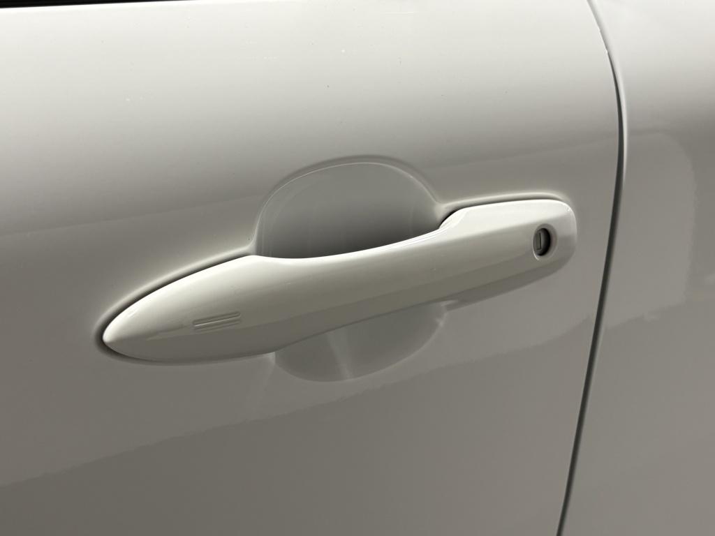 Toyota Corolla Cross hybrid 200 style| adap.cruise| camera| pdc| keyless