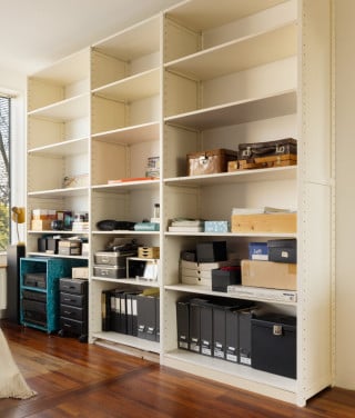 Houten magazijn-/stelling kasten wit geschilderd