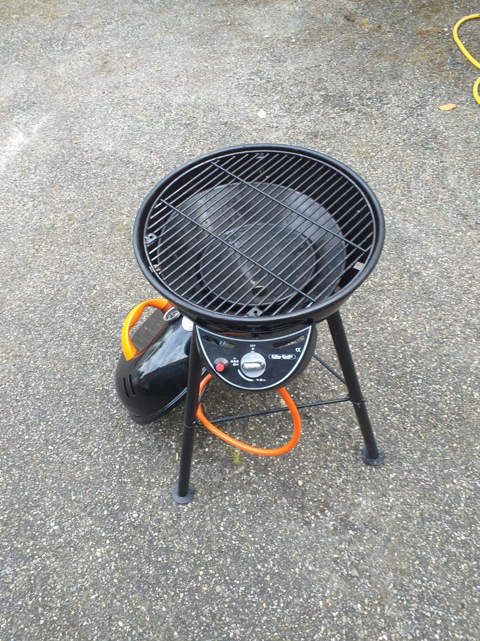 ""MOOIE BARBECUE"" in prima staat en voor verschillende zaken te gebruiken"