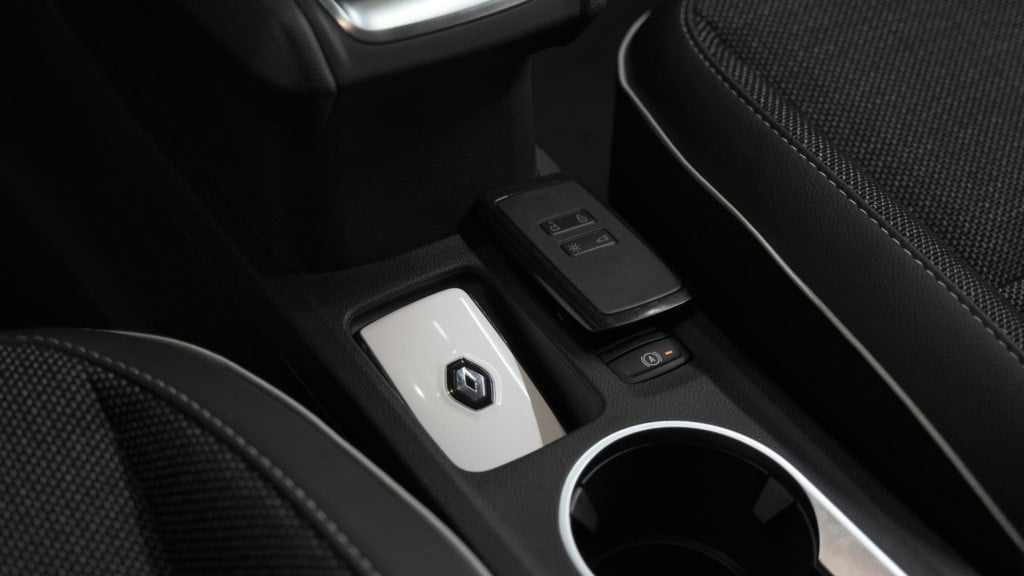 Renault Captur tce 90 techno | camera | navigatie | pack winter | apple car