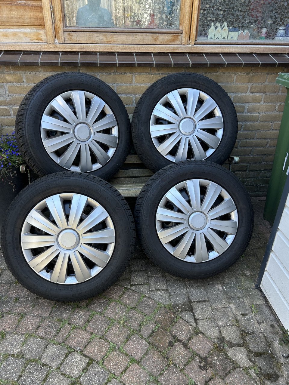 Winterbanden + metalen velgen te koop