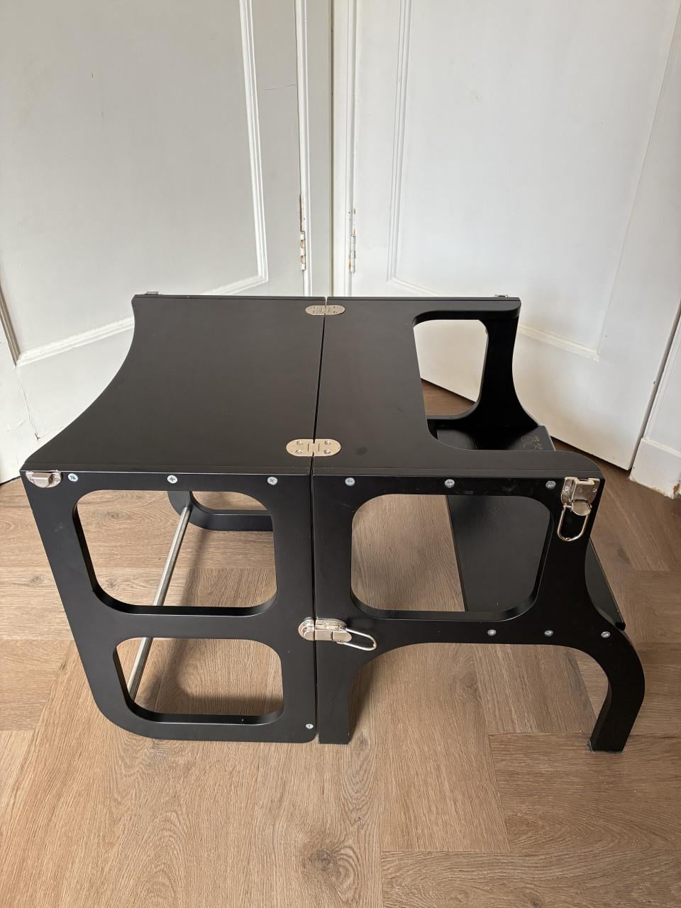 Zwarte houten leertoren te koop