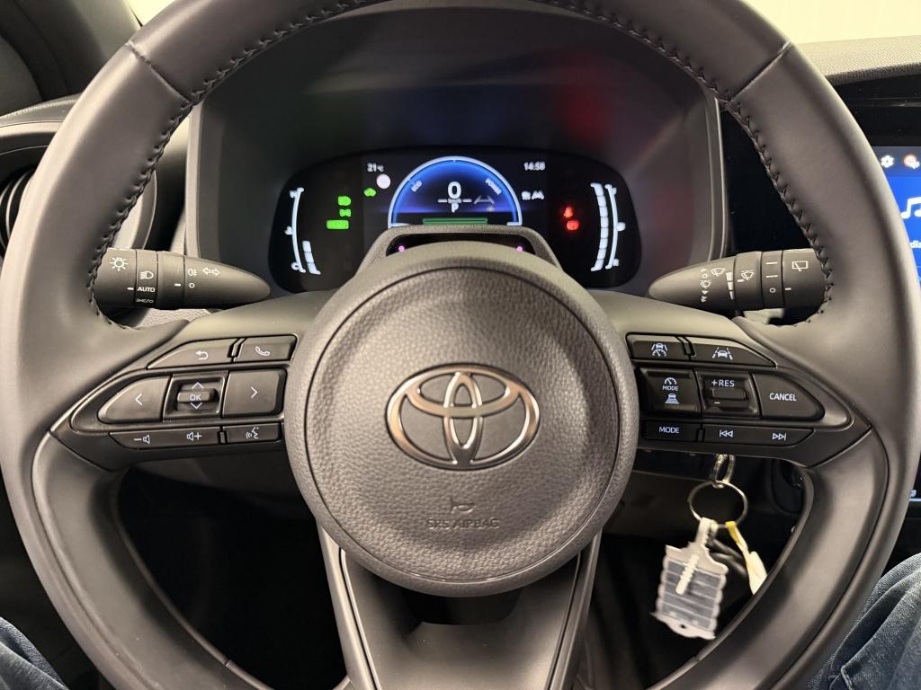 Toyota Aygo X hybrid 115 play
