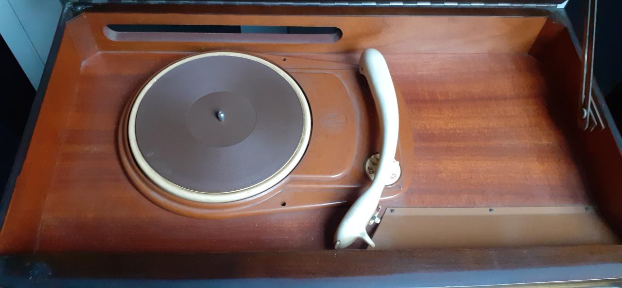 Radio vintage met pick up pepertum ebner merk greatz 428